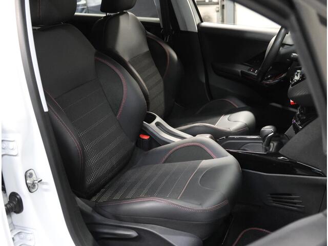 Peugeot 2008 110PK GT-Line | 1ste Eigenaar | LAGE KM | Camera | LEER/Stof | Climate | Navigatie | 17"LMV | Apple Carplay/Android Auto | AUTOMAAT