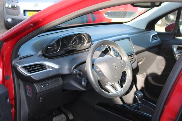 Peugeot 2008 1.2 PureTech Allure Panorama