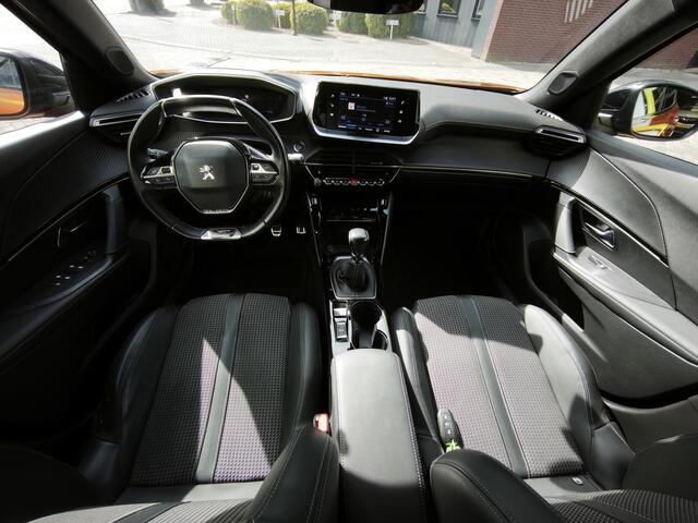 Peugeot 2008 1.2 PureTech GT-Line Led Navi-Carplay Stoelverwarming 3D-Cockpit Trekhaak
