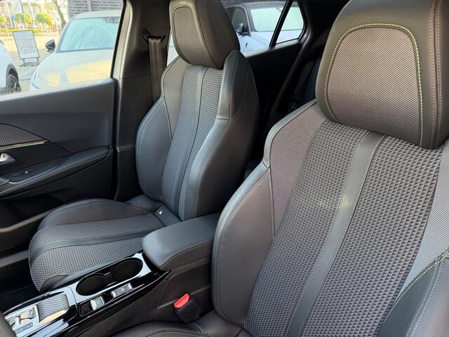 Peugeot 2008 1.2 PureTech GT-Line Automaat Panoramadak/ECC/Navi/Camera