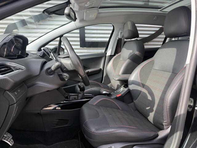 Peugeot 2008 1.2 PureTech GT-line Navi|Pano|Trekhaak|Camera|Carplay|Cruise|Clima|PDC|Stoelverwarming|Nieuwe APK bij aflevering