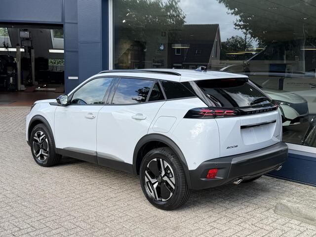 Peugeot 2008 1.2 Hybrid 145 PK Allure | NETTO DEAL | Automaat Hybride | BOUWJAAR 6-2026 DEMO MET €10.000 VOORDEEL | 360 Graden Camera | Dode Hoek Detectie | Parkeersensoren V+A | Hoge Zitpositie | Climate Control | Stoelverwarming | Navigatie via Telefoon | Dakrails | Cruise Control | Apple Carplay & Android Auto draadloos | LED Verlichting | 17" Lichtmetalen Velgen |