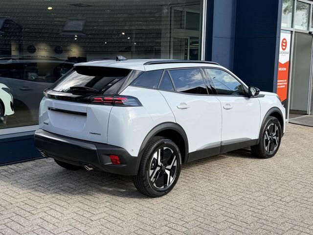 Peugeot 2008 1.2 Hybrid 145 PK Allure | NETTO DEAL | Automaat Hybride | BOUWJAAR 6-2026 DEMO MET €10.000 VOORDEEL | 360 Graden Camera | Dode Hoek Detectie | Parkeersensoren V+A | Hoge Zitpositie | Climate Control | Stoelverwarming | Navigatie via Telefoon | Dakrails | Cruise Control | Apple Carplay & Android Auto draadloos | LED Verlichting | 17" Lichtmetalen Velgen |