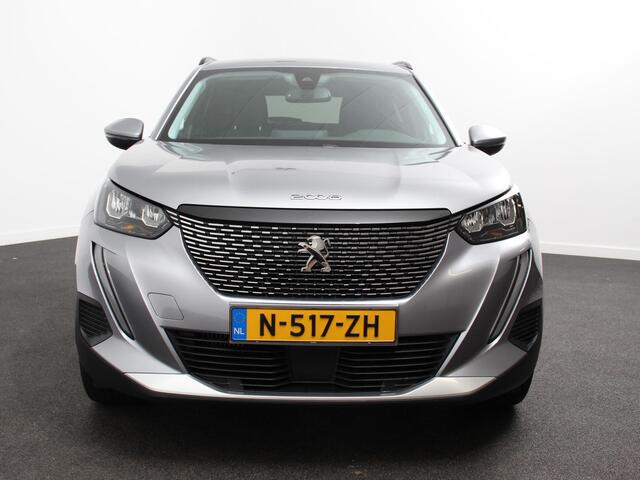 Peugeot 2008 1.2 PureTech Allure Navigatie Cruise control Lichtmetalen velgen Climate control Parkeersensor achter Apple Carplay/ Android auto Camera