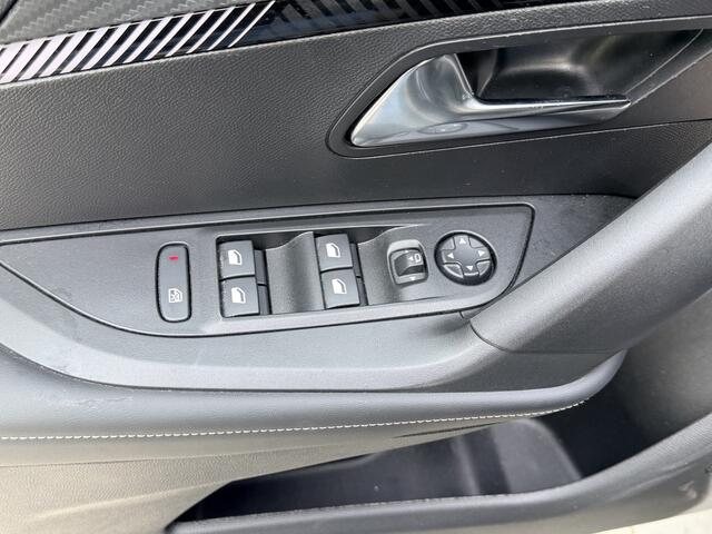 Peugeot 2008 1.2 PureTech 130 Allure 360 Camera All Weather banden Stoelverwarming Apple Carplay