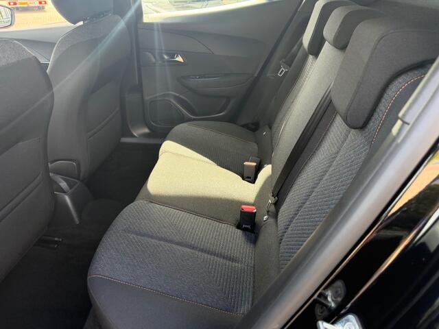 Peugeot 2008 1.2PT HYBRIDE AUTOMAAT STYLE CARPLAY AIRCO PDC