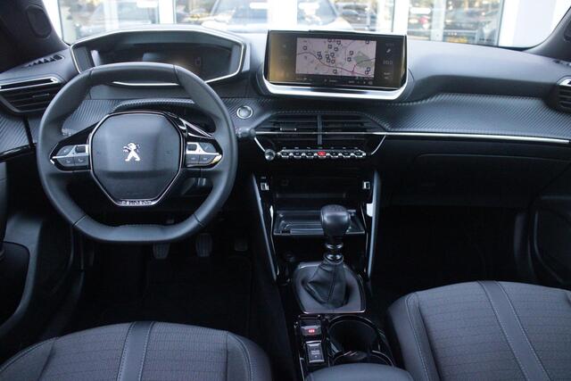 Peugeot 2008 1.2 130PK ALLURE PACK | TREKHAAK AFNEEMBAAR | NAVIGATIE 10" TOUCHSCREEN | APPLE CARPLAY/ANDROID AUTO | ACHTERUITRIJ CAMERA | 3-D INSTRUMENTENPANEEL | CLIMATE CONTROL | CRUISE CONTROL | KEYLESS ENTRY / START | 17" LICHTMETALEN VELGEN |