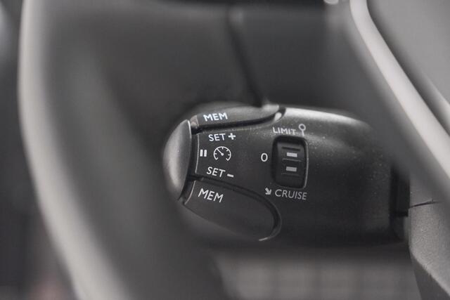 Peugeot 2008 PureTech 100 Allure | Apple Carplay | Parkeersensoren | Climate control