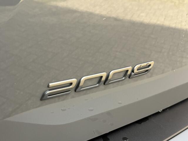Peugeot 2008 1.2 Hybrid 145 Allure Automaat | PDC | Camera | Blind Spot | Adap. Cruise | Selenium Grey |