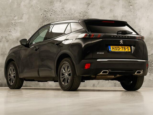 Peugeot 2008 1.2 PureTech Allure Pack Automaat (APPLE CARPLAY, CLIMATE, PARKEERSENSOREN, GETINT GLAS, LANE ASSIST, LM VELGEN, NIEUWE APK)
