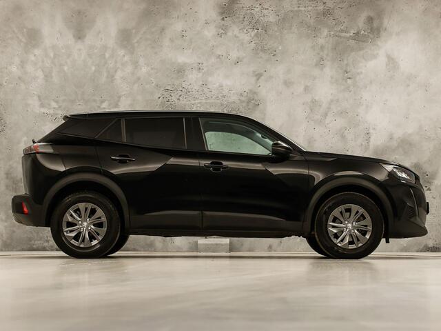 Peugeot 2008 1.2 PureTech Allure Pack Automaat (APPLE CARPLAY, CLIMATE, PARKEERSENSOREN, GETINT GLAS, LANE ASSIST, LM VELGEN, NIEUWE APK)