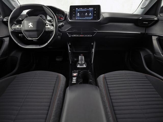 Peugeot 2008 1.2 PureTech Allure Pack Automaat (APPLE CARPLAY, CLIMATE, PARKEERSENSOREN, GETINT GLAS, LANE ASSIST, LM VELGEN, NIEUWE APK)