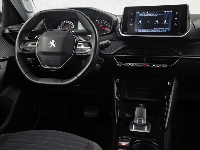 Peugeot 2008 1.2 PureTech Allure Pack Automaat (APPLE CARPLAY, CLIMATE, PARKEERSENSOREN, GETINT GLAS, LANE ASSIST, LM VELGEN, NIEUWE APK)