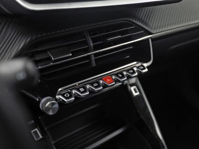 Peugeot 2008 1.2 PureTech Allure Pack Automaat (APPLE CARPLAY, CLIMATE, PARKEERSENSOREN, GETINT GLAS, LANE ASSIST, LM VELGEN, NIEUWE APK)