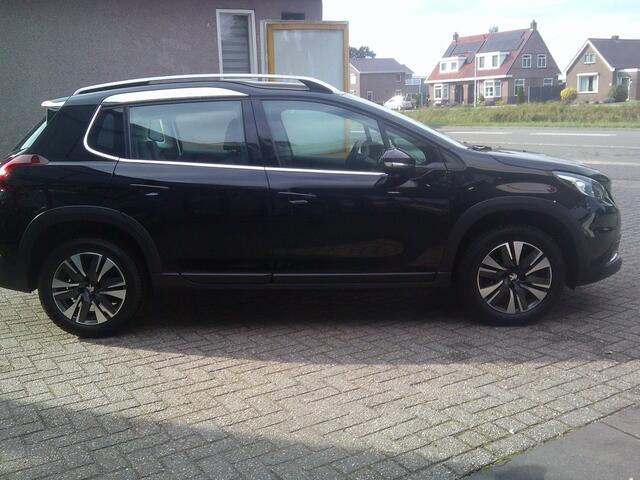 Peugeot 2008 1.2 PureTech Allure Staat in De Krim