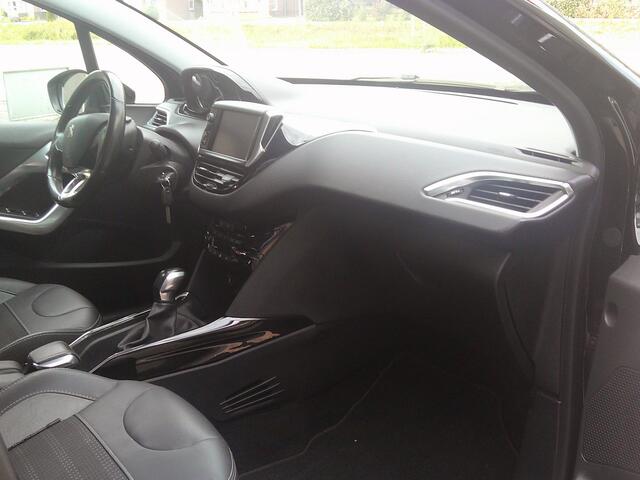 Peugeot 2008 1.2 PureTech Allure Staat in De Krim