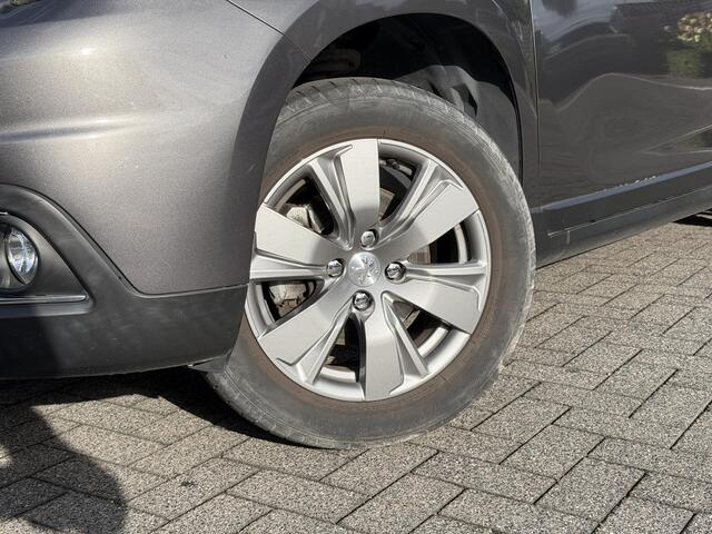 Peugeot 2008 Blue Lion 1.2 PureTech 130PK Navigatie, Parkeersensoren, Trekhaak, Panoramadak, Apple Carplay, Android Auto – foto 2
