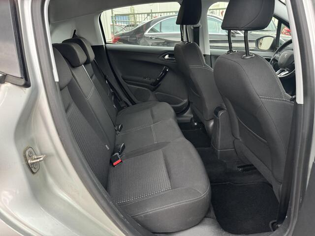Peugeot 208 1.2 PureTech Blue Lease Executive