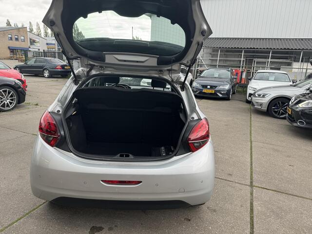 Peugeot 208 1.2 PureTech Blue Lease Executive