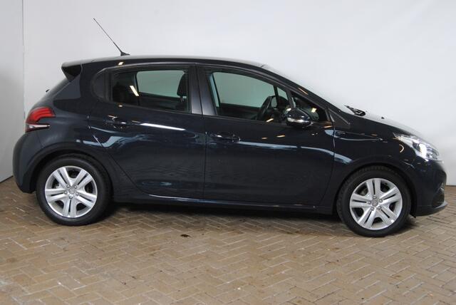 Peugeot 208 1.2 PureT. Signature