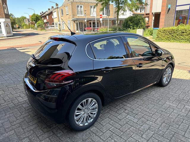 Peugeot 208 1.2 PureTech Allure All-in prijs Clima/Navi/Carplay/Parkeersens