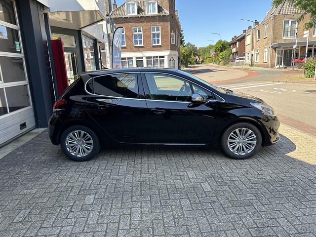 Peugeot 208 1.2 PureTech Allure All-in prijs Clima/Navi/Carplay/Parkeersens