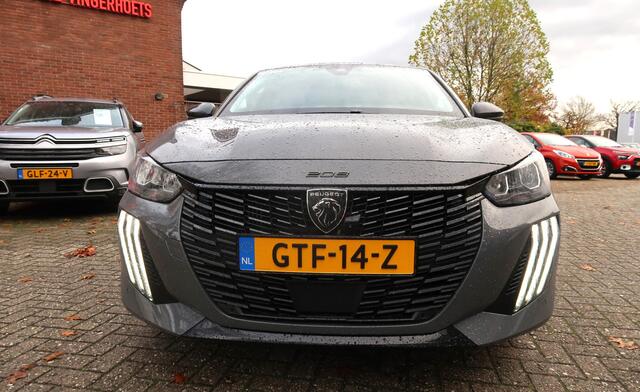 Peugeot 208 1.2 Benzine 100 Pk * Allure * Nieuw Model * Parkeer Camera voor- en achterzijde * Stoelverwarming * DAB Radio * Climate & Cruise Control * Mirror Screen * L.M. Velgen * Dodehoek Bewakingssysteem * Vingerhoets; Vierde Generatie Eersteklas Service !
