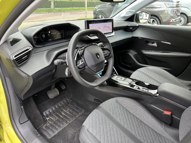 Peugeot 208 1.2 Hybrid 100 PK e-DCS6 Allure | Nieuw Model 2024! | Hybride Elektrisch rijden met Automaat | Navigatie | Parkeercamera | Draadloze telefoonlader | Stoelverwarming | LED Verlichting | Apple Carplay/Android Auto | Lichtmetalen Velgen | Cruise & Climate Co
