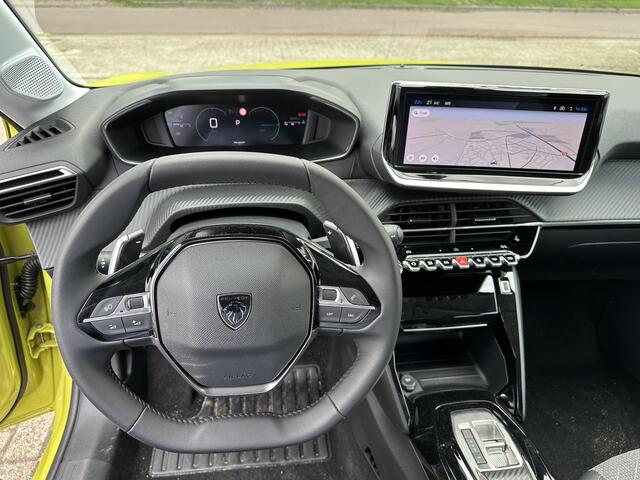 Peugeot 208 1.2 Hybrid 100 PK e-DCS6 Allure | Nieuw Model 2024! | Hybride Elektrisch rijden met Automaat | Navigatie | Parkeercamera | Draadloze telefoonlader | Stoelverwarming | LED Verlichting | Apple Carplay/Android Auto | Lichtmetalen Velgen | Cruise & Climate Co
