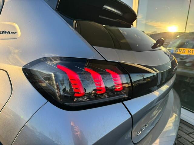 Peugeot 208 1.2 PureTech GT-Line Apple Carplay / Camera / Climate/ALL IN P