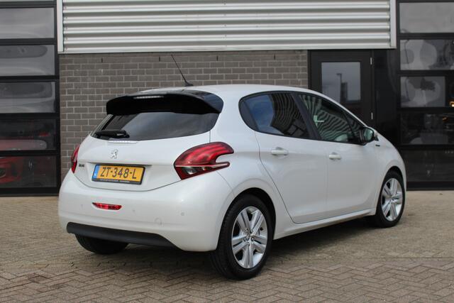Peugeot 208 1.2 PureTech Signature / Carplay / Led / N.A.P.