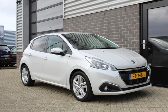 Peugeot 208 1.2 PureTech Signature / Carplay / Led / N.A.P.