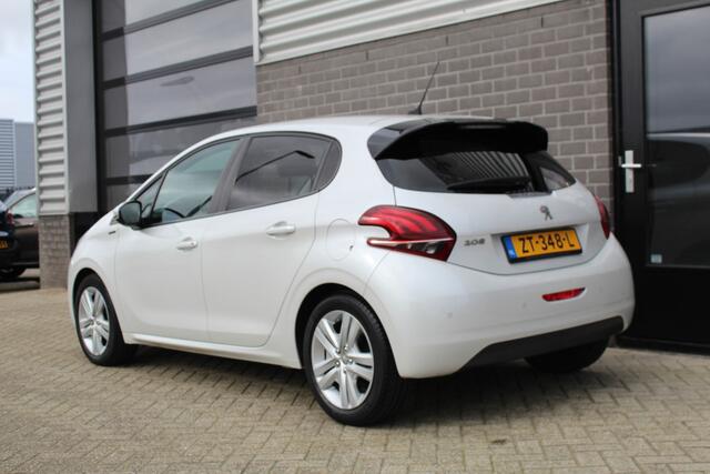 Peugeot 208 1.2 PureTech Signature / Carplay / Led / N.A.P.