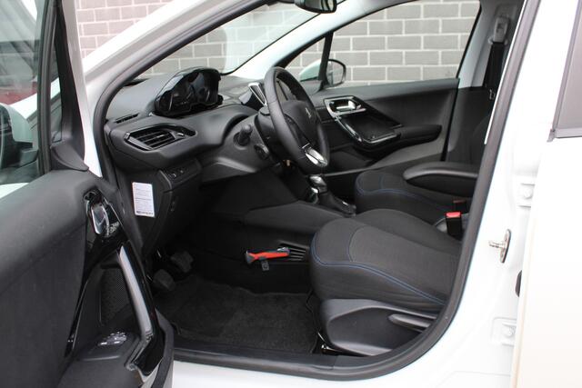 Peugeot 208 1.2 PureTech Signature / Carplay / Led / N.A.P.