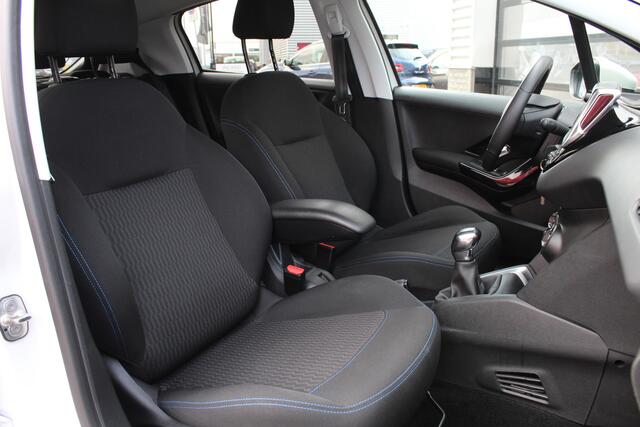 Peugeot 208 1.2 PureTech Signature / Carplay / Led / N.A.P.