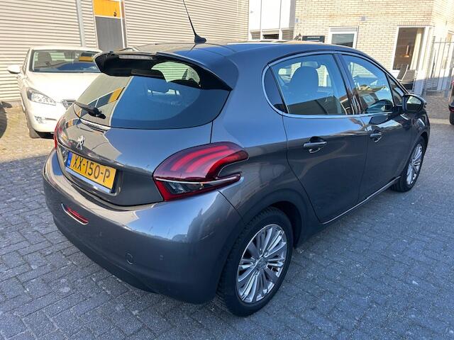 Peugeot 208 1.2 PureTech Blue Allure Navigatie