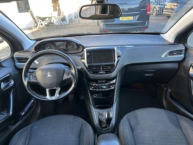 Peugeot 208 1.2 PureTech Blue Allure Navigatie