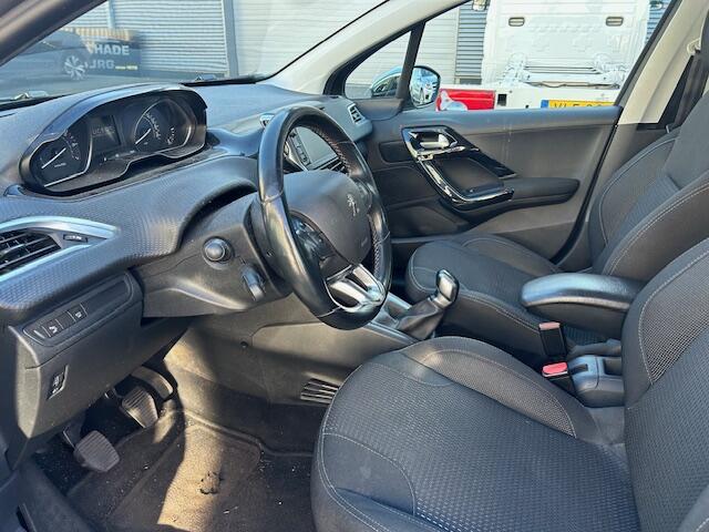 Peugeot 208 1.2 PureTech Blue Allure Navigatie