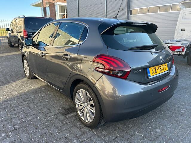 Peugeot 208 1.2 PureTech Blue Allure Navigatie