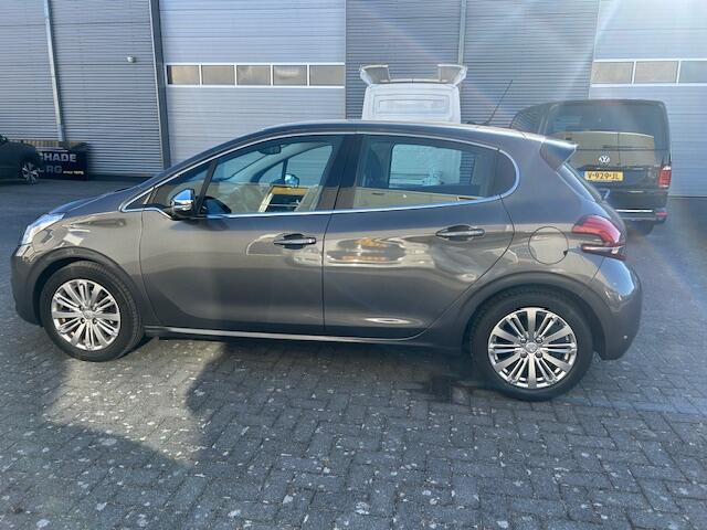 Peugeot 208 1.2 PureTech Blue Allure Navigatie