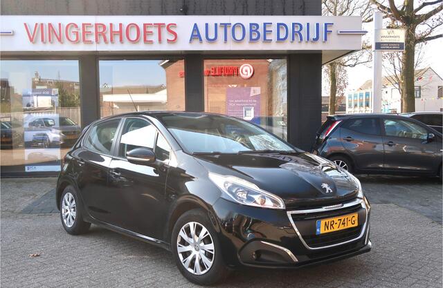 Peugeot 208 5-deurs 1.2 Benzine 82 Pk. * Airco * Navigatie * DAB Radio * Cruise Control * Vingerhoets; Vierde Generatie Eersteklas Service !