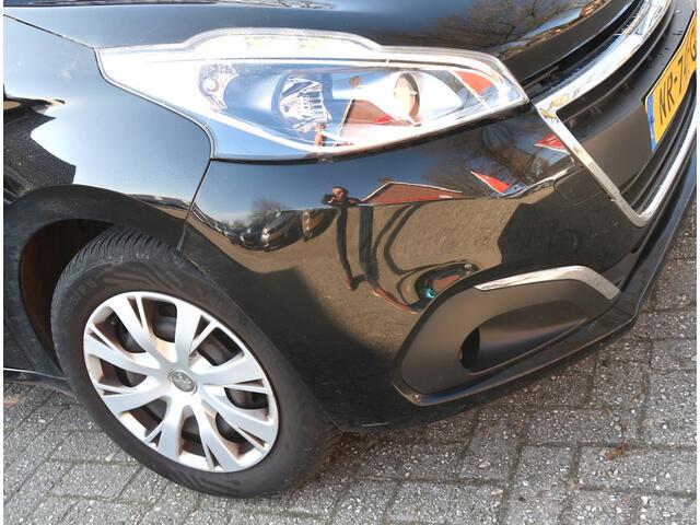 Peugeot 208 5-deurs 1.2 Benzine 82 Pk. * Airco * Navigatie * DAB Radio * Cruise Control * Vingerhoets; Vierde Generatie Eersteklas Service !