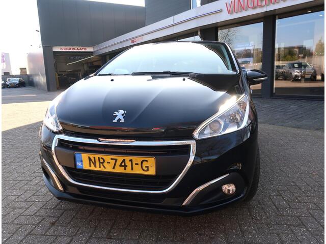 Peugeot 208 5-deurs 1.2 Benzine 82 Pk. * Airco * Navigatie * DAB Radio * Cruise Control * Vingerhoets; Vierde Generatie Eersteklas Service !