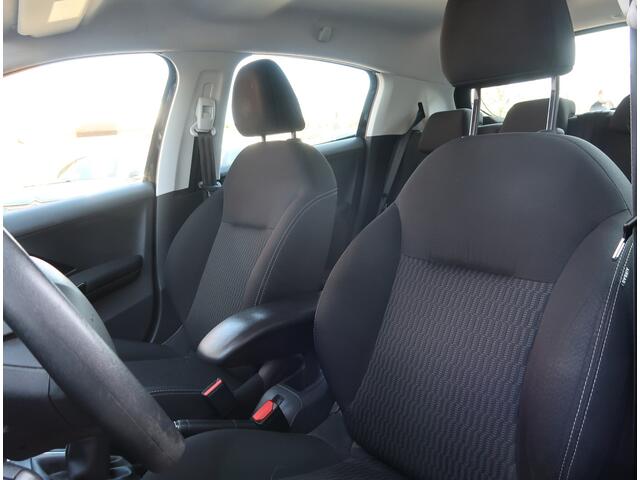 Peugeot 208 5-deurs 1.2 Benzine 82 Pk. * Airco * Navigatie * DAB Radio * Cruise Control * Vingerhoets; Vierde Generatie Eersteklas Service !