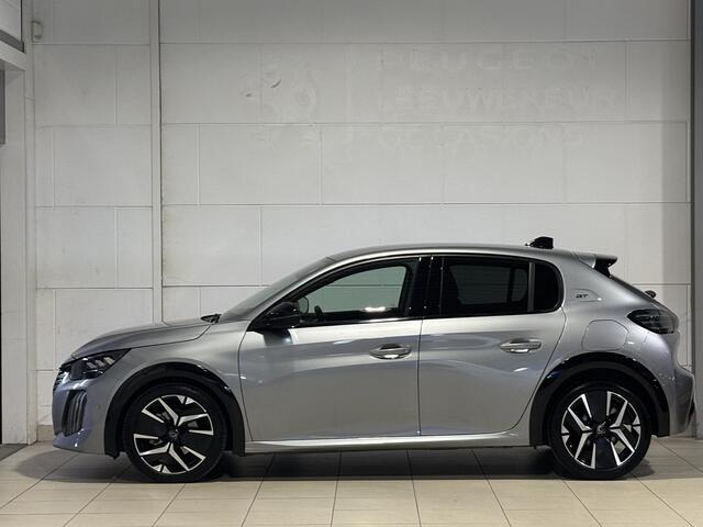 Peugeot 208 5-deurs GT 1.2 Turbo 100pk H6 | DRAADLOOS APPLE CARPLAY / ANDROID AUTO | 360° CAMERA | ADAPTIVE CRUISE | 17" LM-VELGEN | LEDER/STOF | DODEHOEKBEW. | CLIMA | DAB+ | ISOFIX