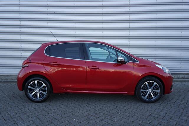 Peugeot 208 1.2 PureTech Allure Climate / Cruise / Navi / Lm velgen / NAP