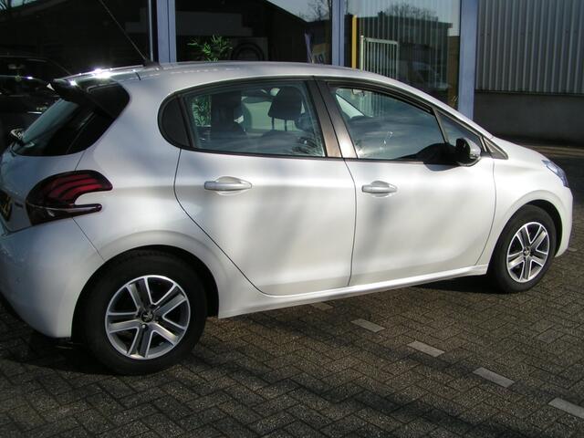 Peugeot 208 1.2 PureT. Blue Lion