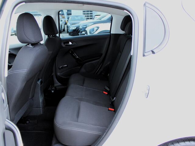 Peugeot 208 1.2 PureTech Blue Lion NL AUTO | CARPLAY | NAVI | AIRCO | PARELMOER |