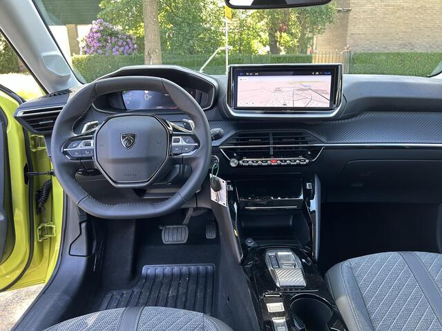 Peugeot 208 1.2 Hybrid 100 PK e-DCS6 Allure | Nieuw Model 2024! | Hybride Elektrisch rijden met Automaat | Navigatie | Parkeercamera | draadloze telefoonlader | Stoelverwarming | LED Verlichting | Apple Carplay/Android Auto