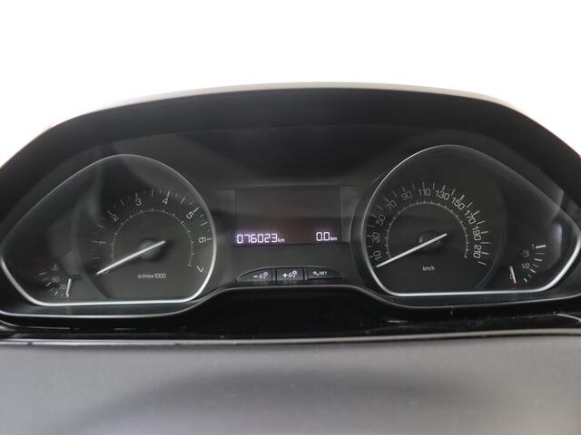 Peugeot 208 1.2 82PK Signature | Parkeerhulp | Navigatie | Cruise control |